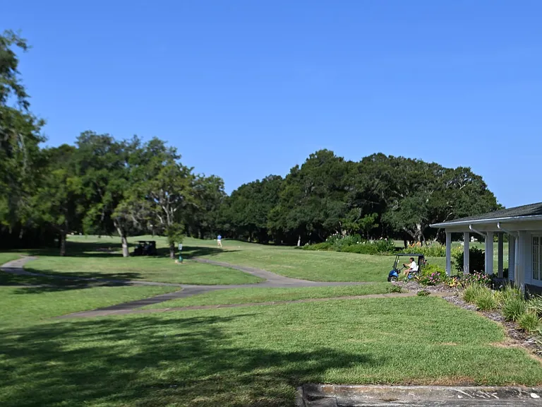 1341 Middle Lake Dr — Photo 40