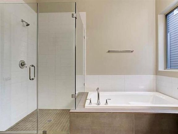 5th image of 2115 Naomi Ave #A