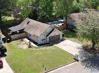 1933 S Brownstone Ct SW, Decatur, AL 35603