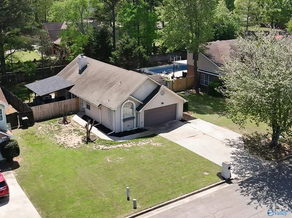1933 S Brownstone Ct SW, Decatur, AL 35603