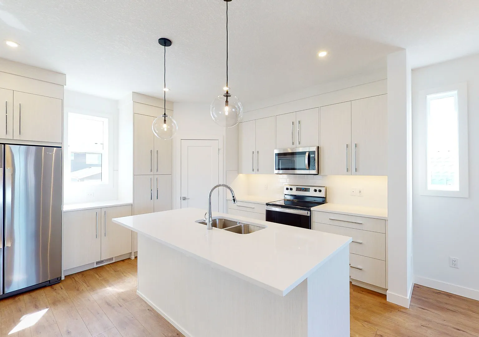 128 Chelsea Glen — Photo 3