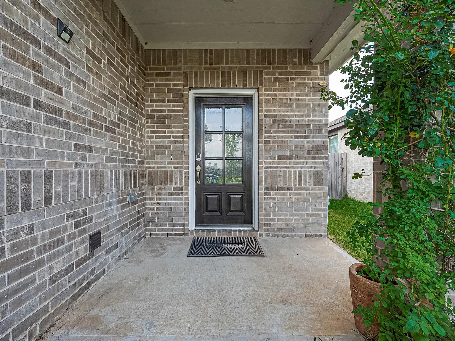3 bed, 2.0 bath, 1516 sqft, $1,900 — Photo 2
