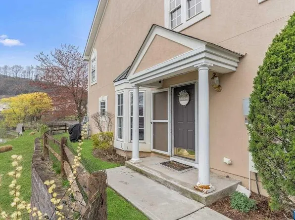 8 Aspen Ter, North Haledon, NJ 07508