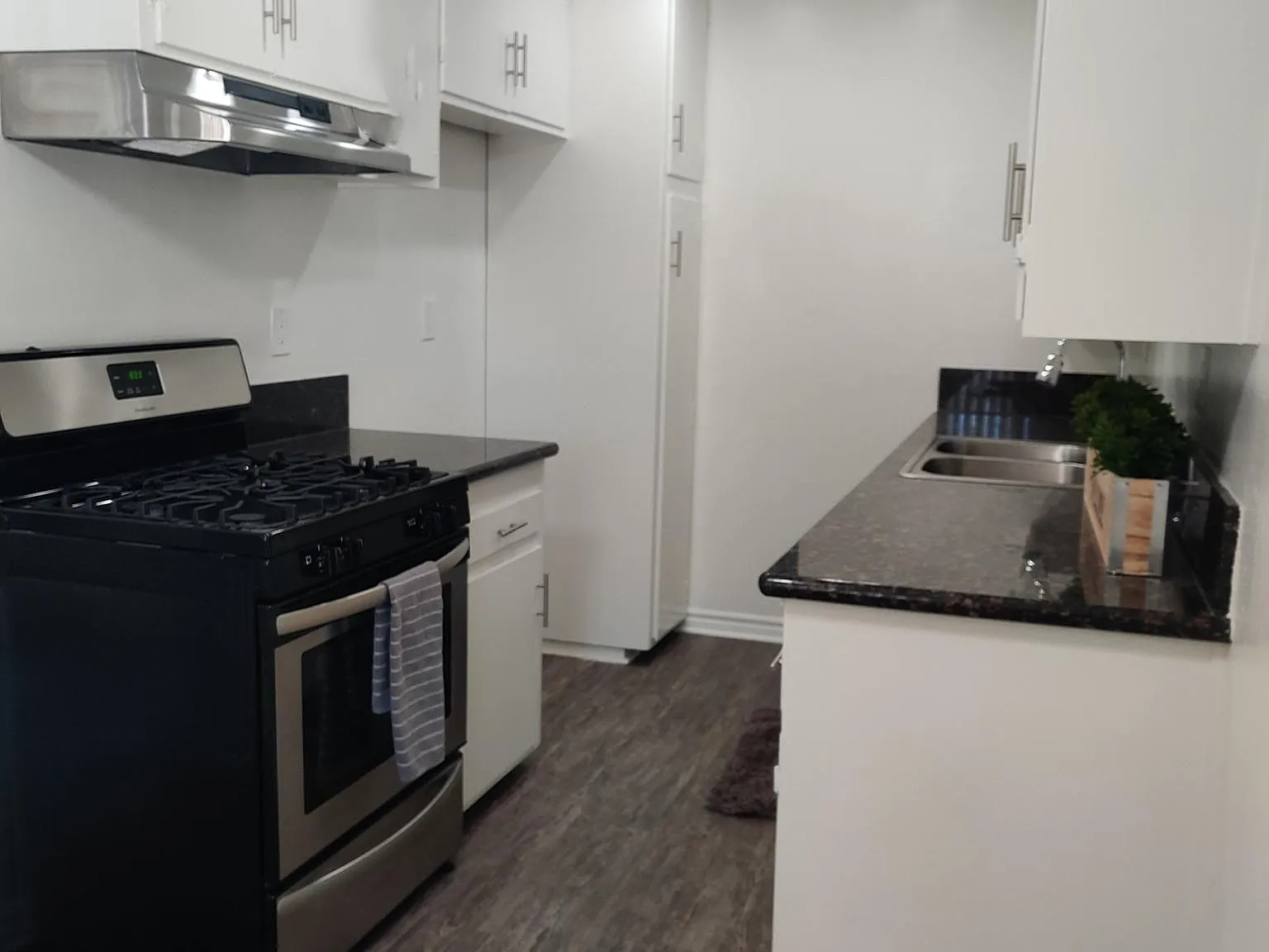 Krisden Apts — Photo 3