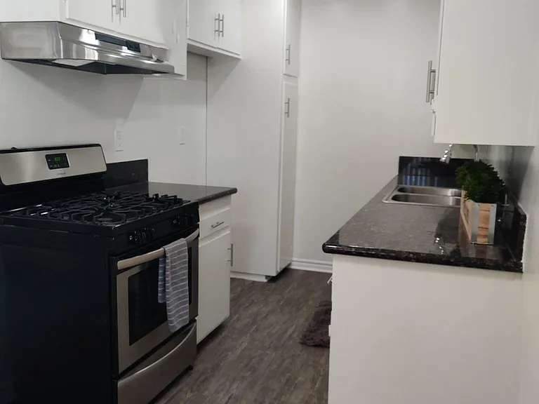 Krisden Apts — Photo 3