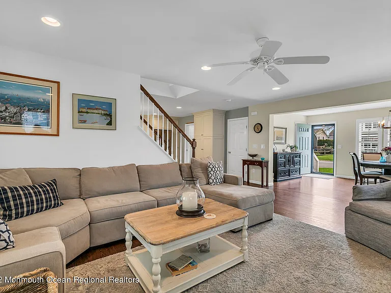 814 Pitney Dr — Photo 6