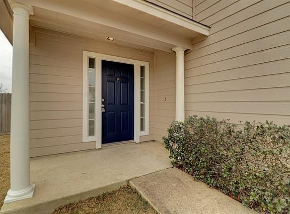 3rd image of 2306 Georgian Dr