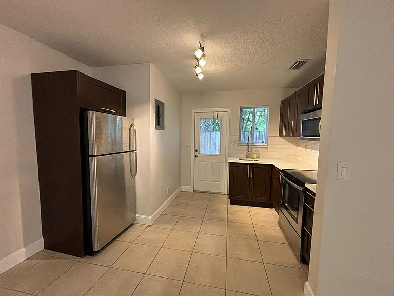 1713 N Dixie Hwy #3 — Photo 11