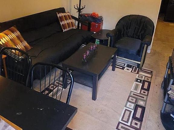 3rd image of 1341 C St NE