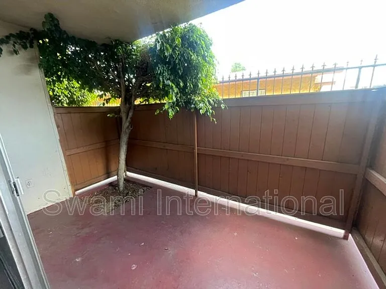 633 E 97th St #1 — Photo 9