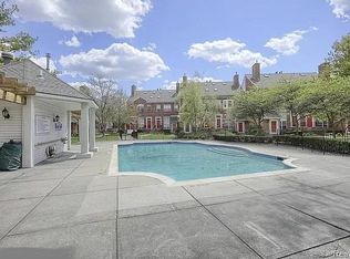 1546 Maryland Club Dr, Royal Oak, MI 48067