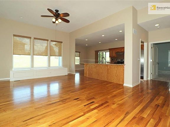 Open concept, living room / kitchen