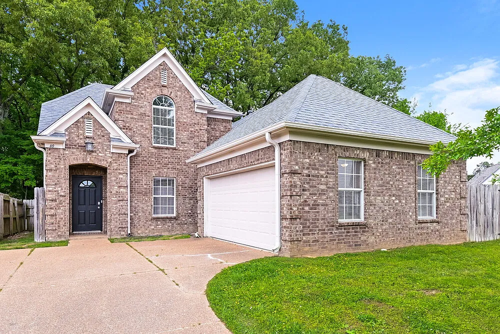 4 bed, 2.5 bath, 1828 sqft, $1,840 — Photo 1
