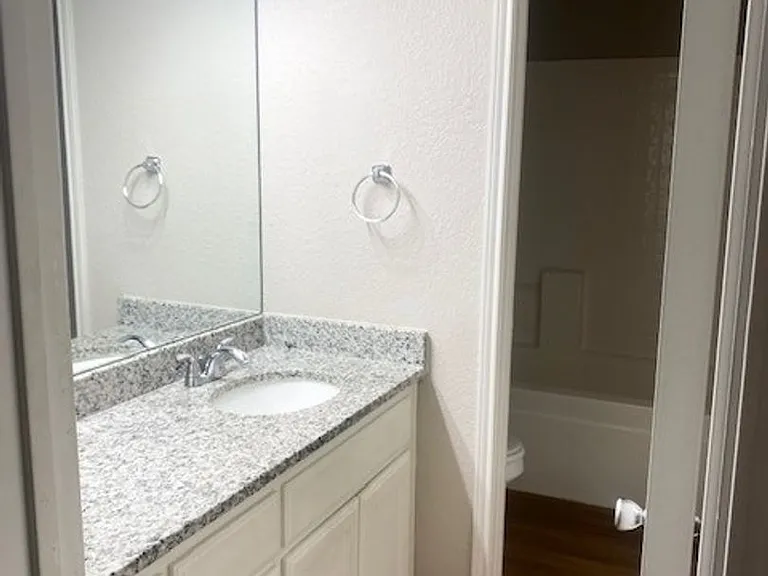 305 Schumacher Dr — Photo 7