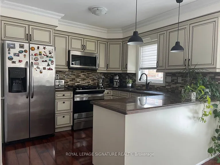 61 Kalmar Cres — Photo 8