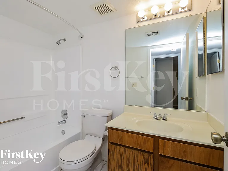 6410 W Townley Ave — Photo 16