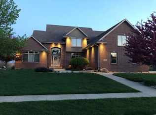 2922 Waterbury Dr, Cedar Falls, IA 50613