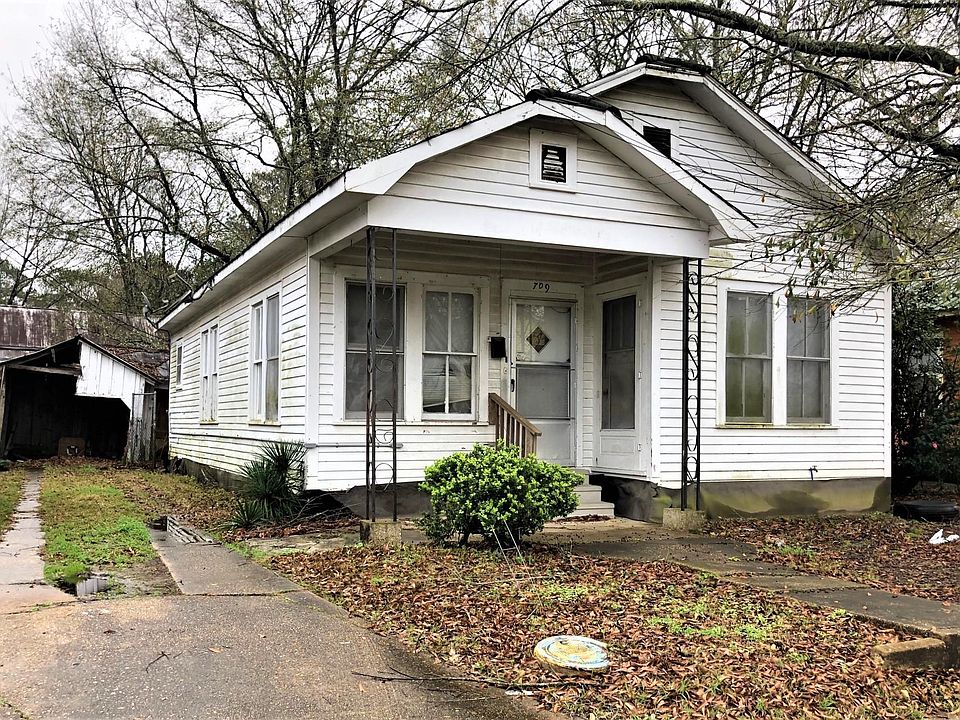 1st image of 709 S Walnut St