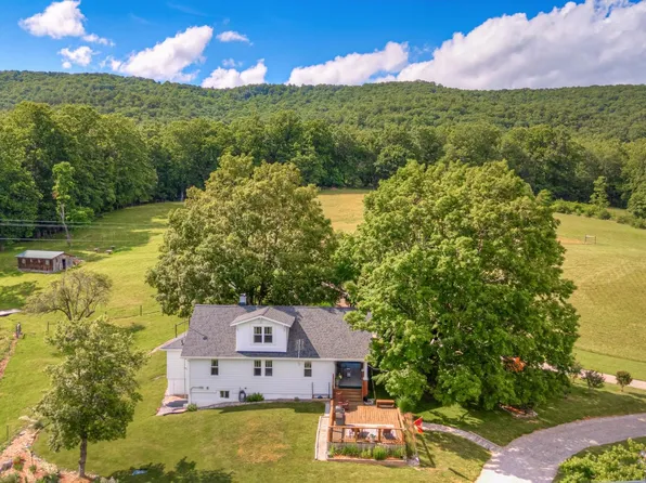 9169 Bear Claw Farms Ln, Blacksburg, VA 24060