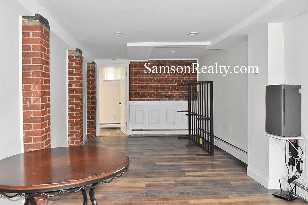 Building Photo - 349 Thayer St #LL