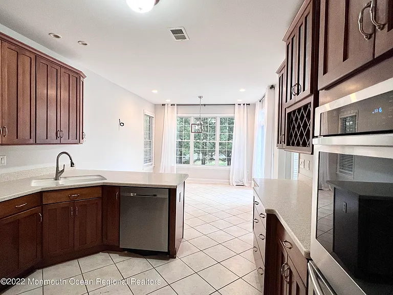 1 Hendrickson Ct — Photo 14