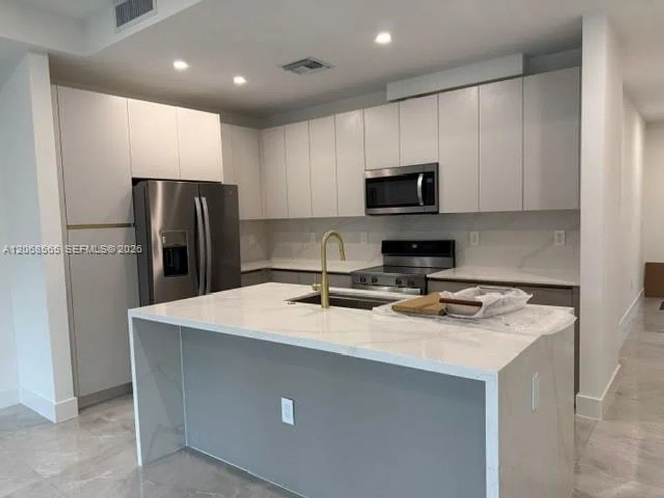 1521 NW 94th Way #1