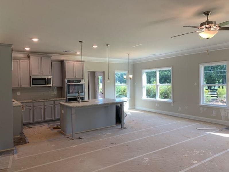2nd image of 252 Lotus Cir