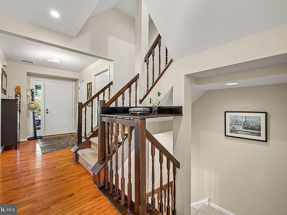 5th image of 79 Bunker Hill Ct