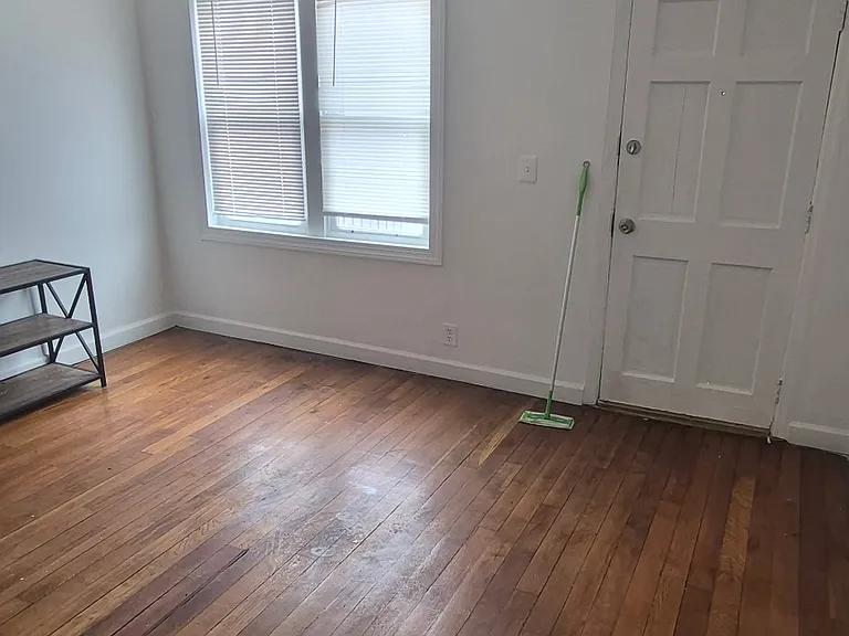438 Main St #R — Photo 5