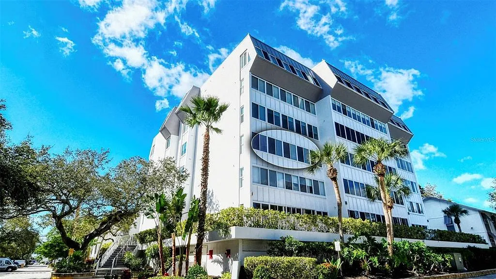 2 bed, 2.0 bath, 1200 sqft, $6,500 — Photo 1