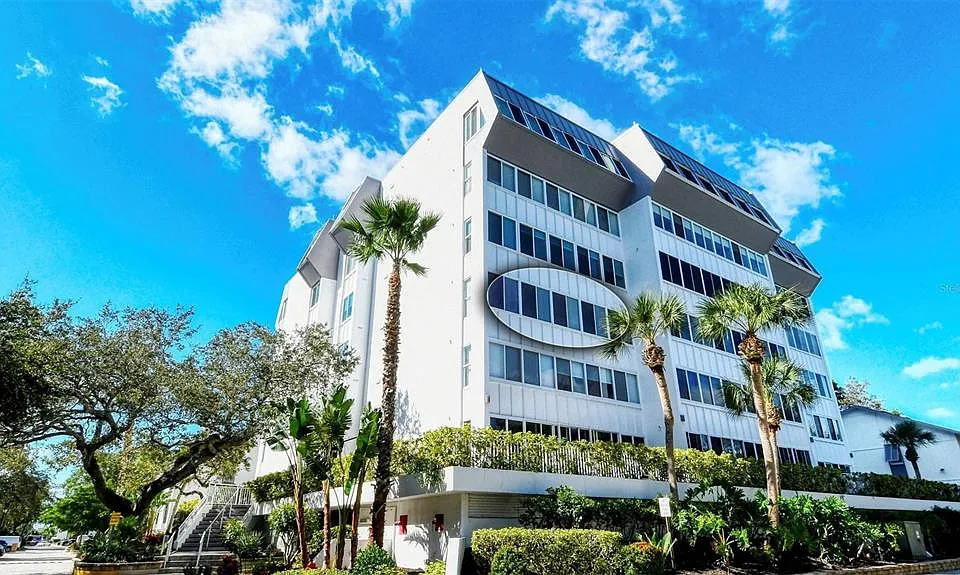 1255 E Peppertree Dr #305
