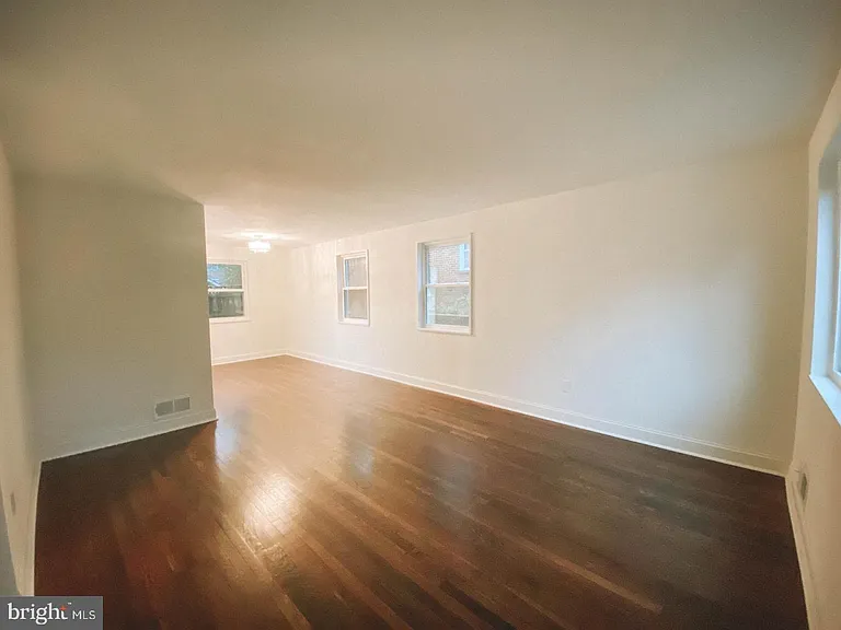 44 E Rosemont Ave — Photo 5