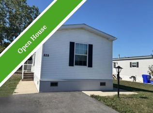 828 Willowbrook Dr, Lockport, NY 14094