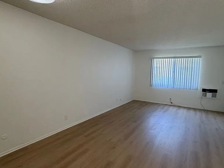 147 Sespe Ave — Photo 16