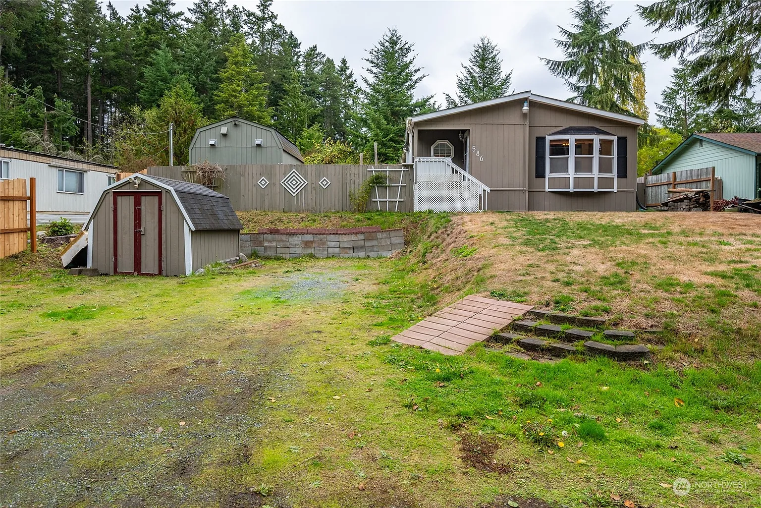 586 Ocean View Drive photo 1