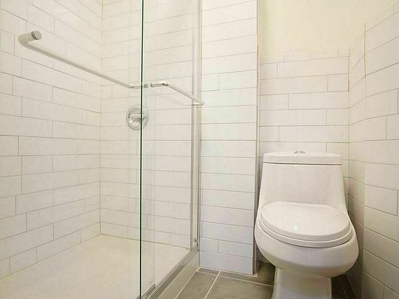 5th image of 144 Suydam St #2U