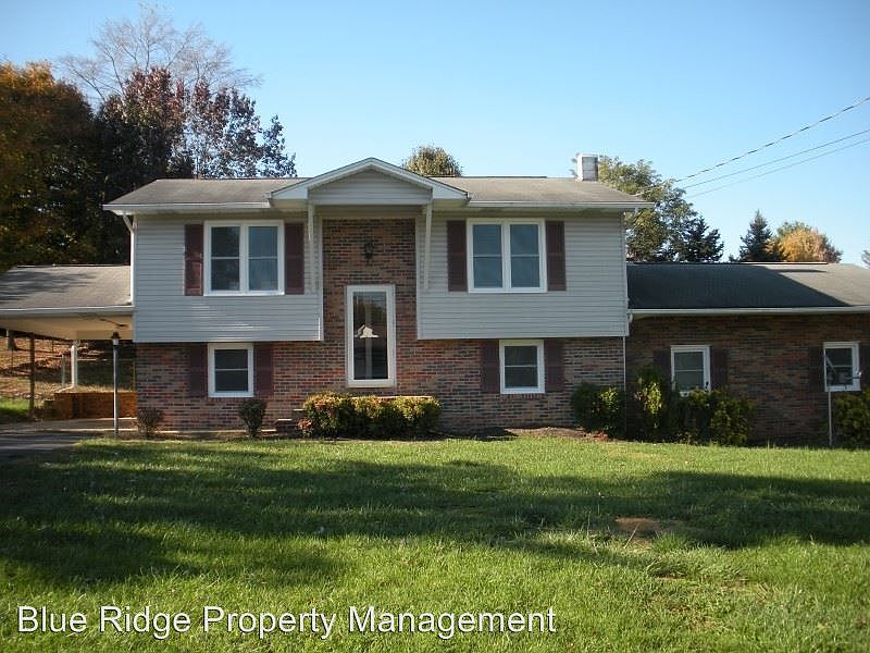 1st image of 324 Magnolia Ct