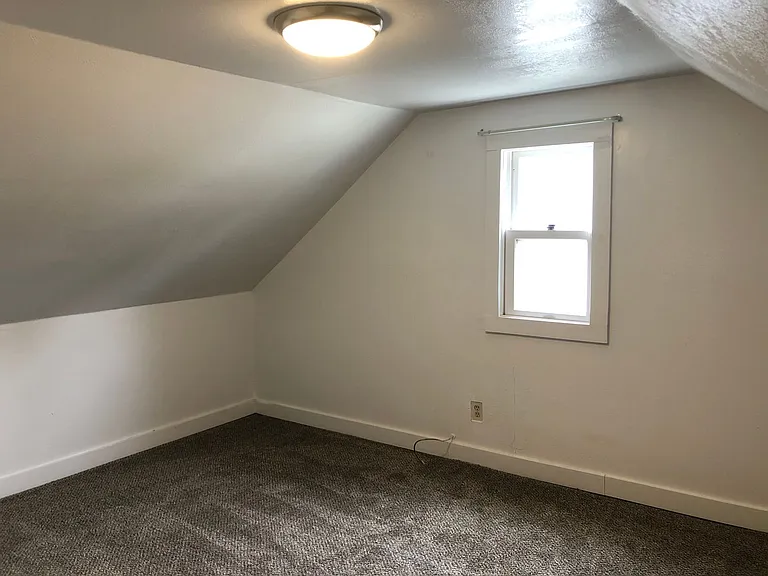 516 S 36th St — Photo 11