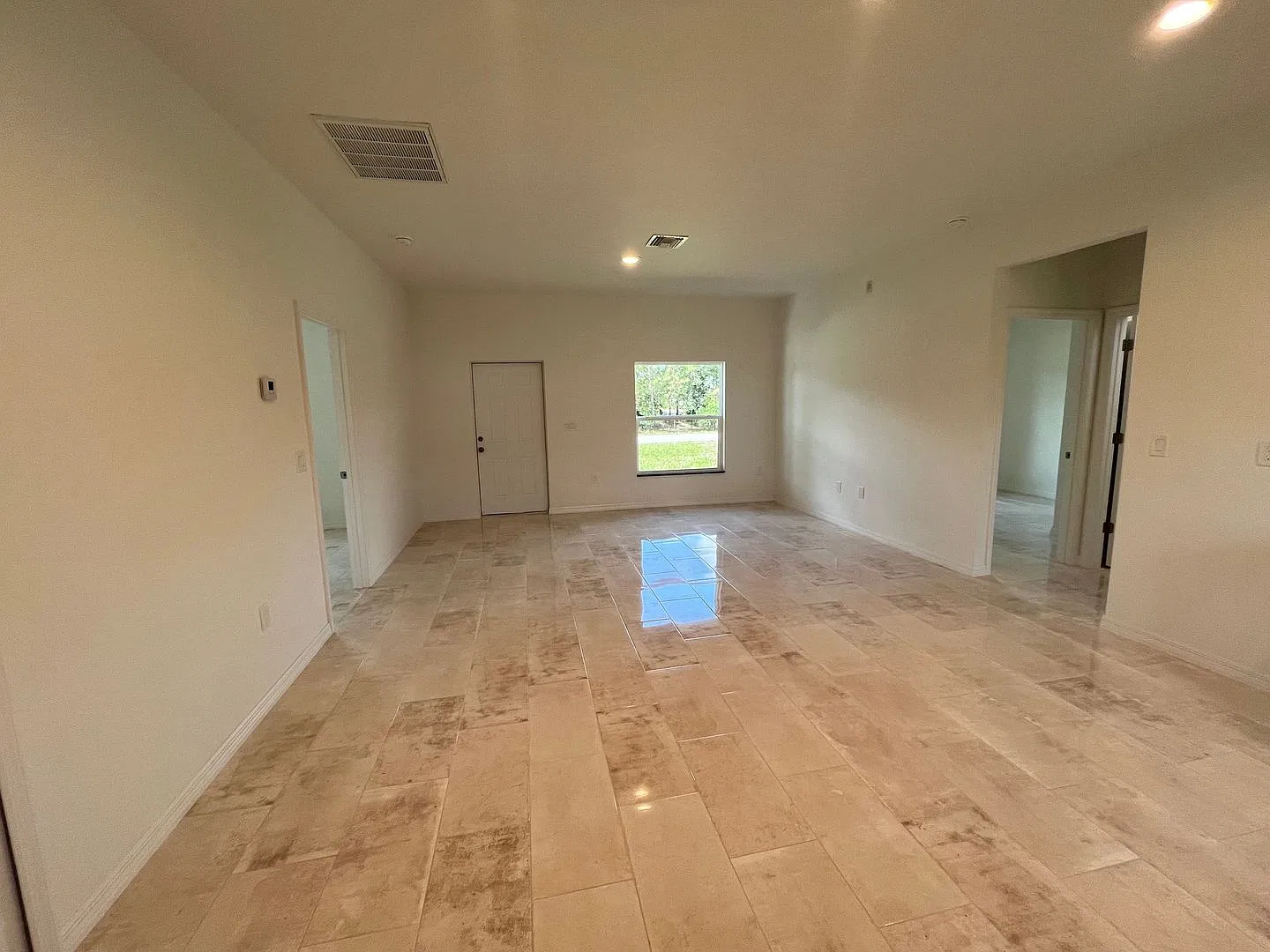 Now available! Modern 3Bd / 2Ba Single Family home w/ Garage! — Photo 3