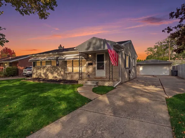 29918 Manhattan St, Saint Clair Shores, MI 48082