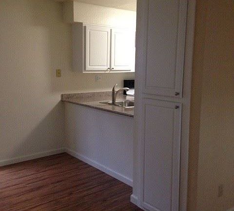 5th image of 1619 G St APT 04