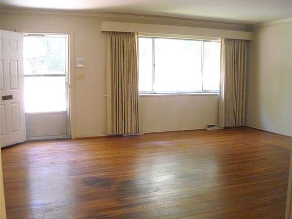2nd image of 406 Vivian St