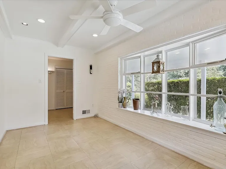 1397 Canterbury Way — Photo 5