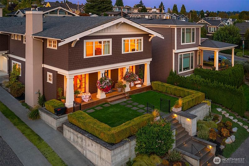 2nd image of 208 Waverly Way