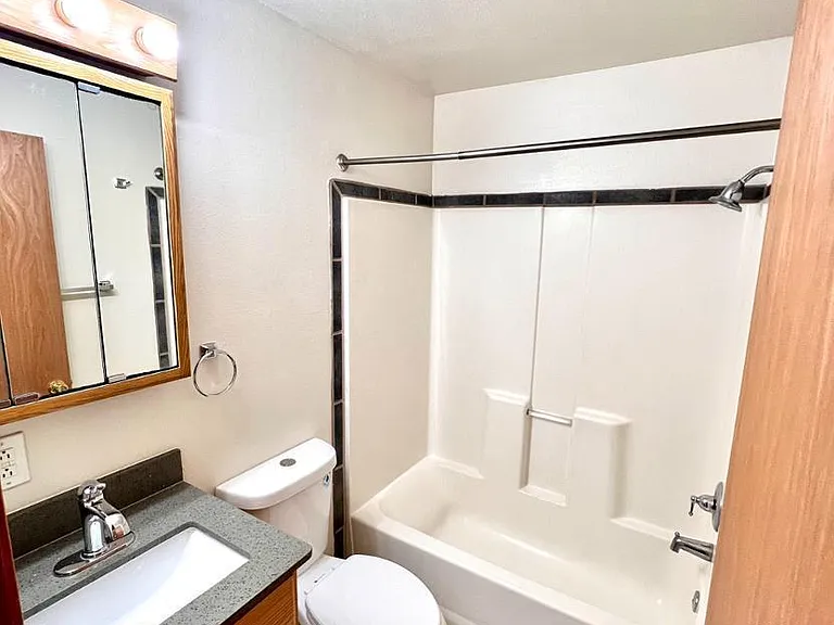 615 Candelaria Rd NW — Photo 17