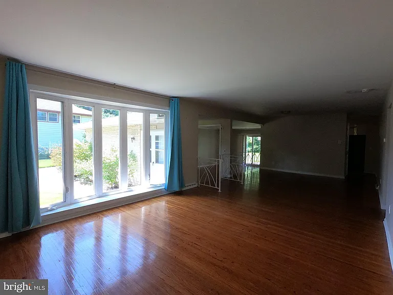 436 S Suffolk Dr — Photo 9