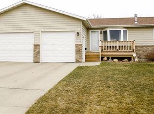 1232 34th Ave SW, Minot, ND 58701