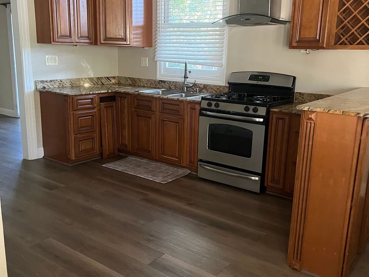 3 bed, 1196 sqft, $2,000 — Photo 2