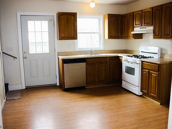 4th image of 238 Sitgreaves St
