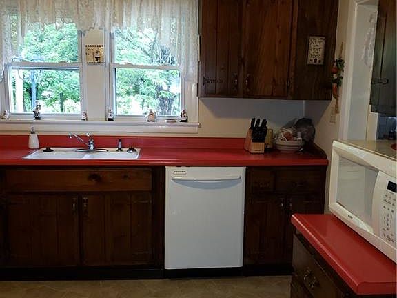 4th image of 606 W Water St